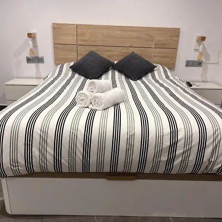 Espacioso De Diseno A 3 Min Renfe Con Parking Privado Apartman *
