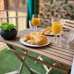 Espacioso De Diseno A 3 Min Renfe Con Parking Privado Apartmán