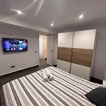 Apartmán Espacioso De Diseno A 3 Min Renfe Con Parking Privado