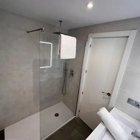 Apartamento Espacioso De Diseño A 3 Min Renfe.