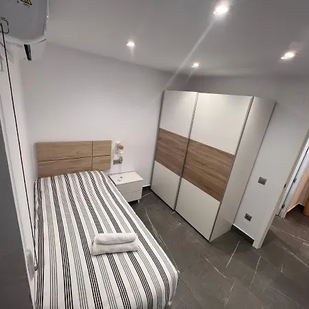 Espacioso De Diseno A 3 Min Renfe Con Parking Privado *