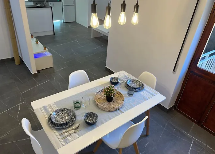 Apartamento Espacioso De Diseno A 3 Min Renfe Con Parking Privado *