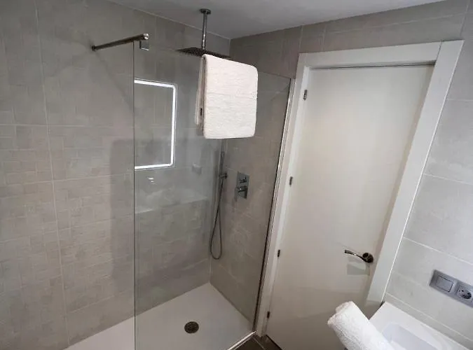 Apartment Apartamento Espacioso De Diseno A 3 Min Renfe Con Parking Privado