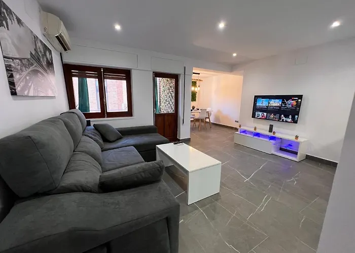 Apartamento Espacioso De Diseno A 3 Min Renfe Con Parking Privado *