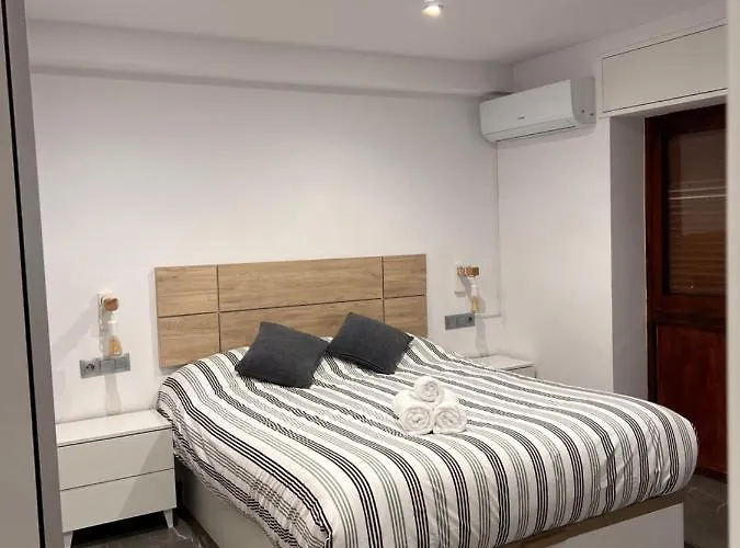 Apartment Apartamento Espacioso De Diseno A 3 Min Renfe Con Parking Privado