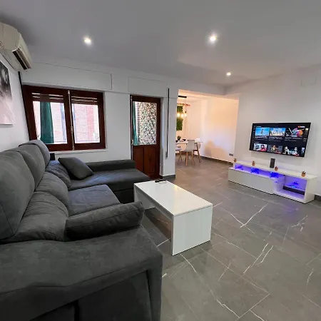 Espacioso De Diseno A 3 Min Renfe. *