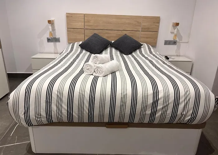 Espacioso De Diseno A 3 Min Renfe Con Parking Privado Apartament *