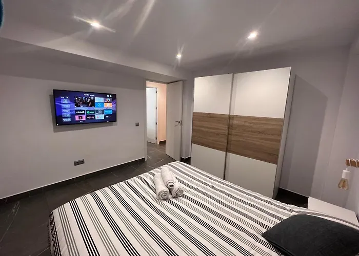 Apartament Espacioso De Diseno A 3 Min Renfe Con Parking Privado